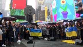 Broadway actors sing for Ukraine in New York City's Times Square