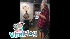 Coffee Shop Musician Sings Surprise Duet with Matisyahu without Knowing It || ViralHog