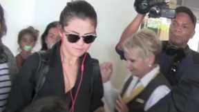 Top 5 Selena Gomez Worst Moment - Crying, Paparazzi,Angry & more