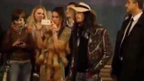 Aerosmith Steven Tyler sing with the street musician Moscow