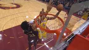 LeBron James tries to dunk on Jarrett Allen but elbows him straight in the face 😬