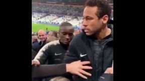 Neymar punches fan