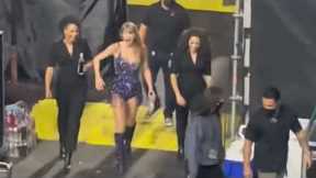 TAYLOR SWIFT leaving the stage THE ERAS TOUR (first show)