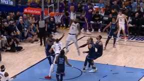 LeBron James shocked the Memphis arena by stealing the ball and hitting a powerful dunk vs Grizzlies
