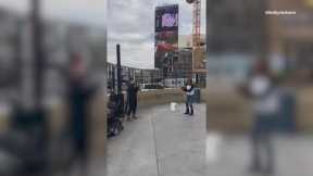Video: Vegas street performer surprised by Kelly Clarkson