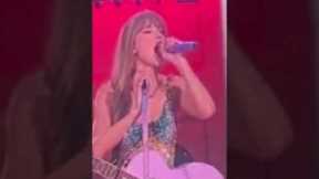 Does Taylor swift lip syncs during her show?