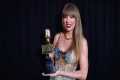Taylor Swift Wins TEN Awards [2023