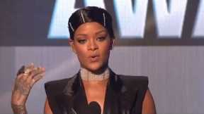 Rihanna Wins Iconic Award - AMA 2013