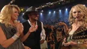 taylor swift sings Tim McGraw in front of Tim McGraw