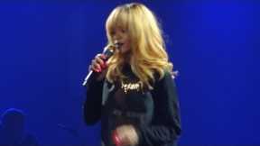 Rihanna angry toward fan throwing gift on stage (Sportpaleis, Antwerp 05.06, Diamonds Tour)
