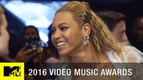Beyoncé Photobombs Chance the Rapper Backstage | 2016 Video Music Awards | MTV