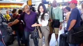 Selena Gomez Is Sexy On Her Way To Paris, Smiles When Asked If She'd Roast Justin Bieber