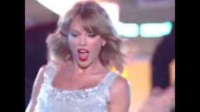 When Autotune cuts off | Taylor Swift Singing Live | Epic Fail | Oopstube #funny #taylorswift #memes