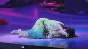 Master... Im not feeling so well Katy Perry Falls on stage LIVE