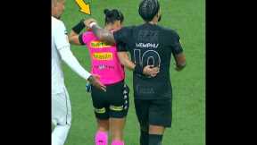 This referee likes Neymar & Depay 😍