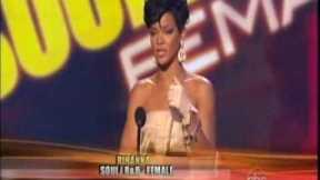 Rihanna Wins Award @ AMA 2008