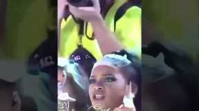 Rihanna complimenting her model friend this way is just funny 😂 | #shorts #rihanna