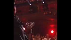 When Rihanna received “Best fan army” award 😍🥰 RihannaNavi what’s up? #rihanna