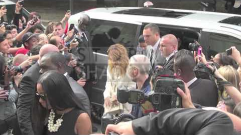 Rihanna gets booed as she arrives at the 2013 Chanel Haute Couture show in Paris