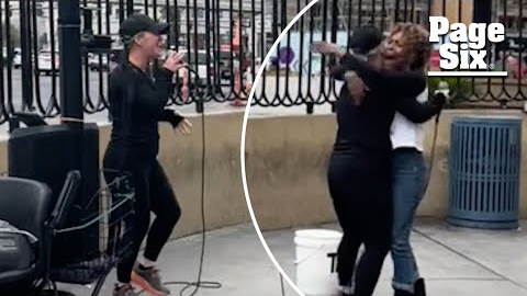 Kelly Clarkson shocks Vegas street performer: ‘No clue’ who I was