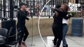 Kelly Clarkson shocks Vegas street performer: ‘No clue’ who I was