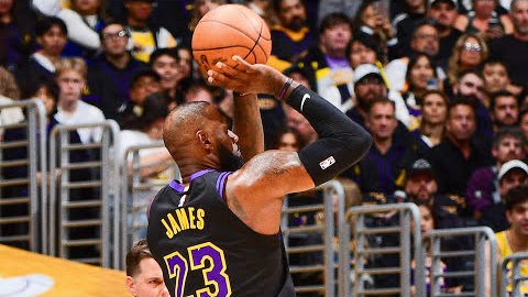 LeBron James is BACK! Scores His First Points of the Season 🔥