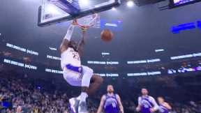 40-Year-Old LeBron STILL GOT BOUNCE 😮‍💨