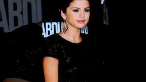 Selena Gomez at the Grauman's Chinese Theatre in LA, September 15, 2011🖤😻 #selenagomez #paparazzi