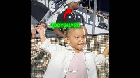 Neymar Protects His Daughter..😂