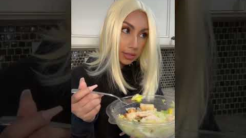 Every Kardashian Episode Ever: Kourtney calling out Kim’s crows feet #realitytv #kardashians