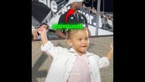 Neymar Protects His Daughter..😂