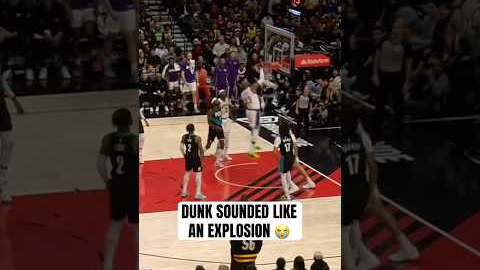 THE SOUND OF THIS LEBRON DUNK 📢😅