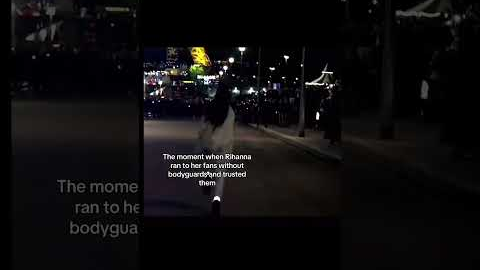 When Rihanna runned up to her fans #rihanna #foryourpage #wgitachi #fxyoeditz #flyxo