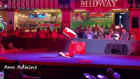 Foot Juggling - Free Show in Circus Circus Hotel Las Vegas #lasvegas #annadkins #Freeshow