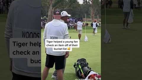 Wholesome moments between Tiger Woods and a fan! 🥺