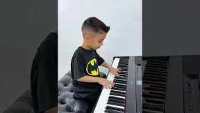 5 Year Old Plays Fur Elise by Beethoven! 💙 - Jelijah Diaz