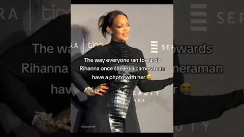 The way everyone ran towards Rihanna once she let a cameraman have a photo with her 😭