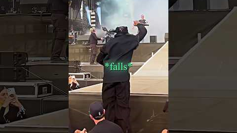 Rappers Falling Off The Stage 😳(Travis Scott, Playboi Carti, Blueface)