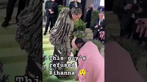 Rihanna Snubbed by Paparazzi?! The Moment That Shocked Everyone #rihanna