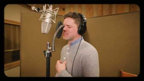 Jeremy Jordan sings 